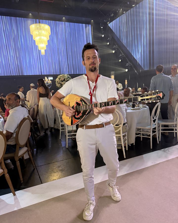 Bouzouki player for a wedding reception in an events hall – live Greek music