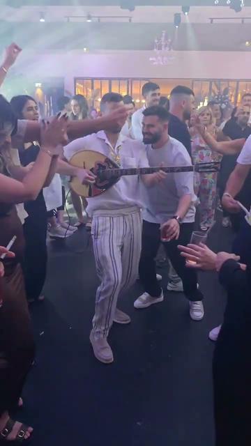 Bouzouki on fire on the dance floor – wedding bouzouki player