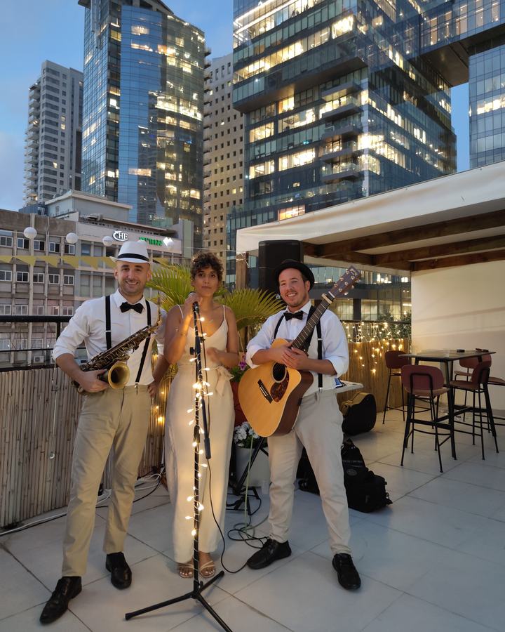 Wedding bands and ensembles in Israel – a trio with a singer on a rooftop