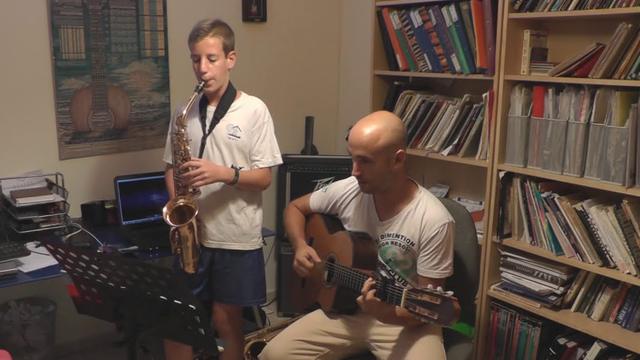 שיעור סקסופון פרטי עם טל רודובסקי – תלמיד מנגן Blue Monk וטל מלווה בגיטרה