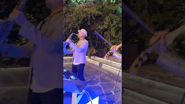סקסופון וכנרת לייב עם דיג'יי לקבלת פנים באירוע עסקי