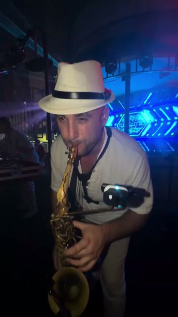 סקסופון ברחבה – ככה וככה
